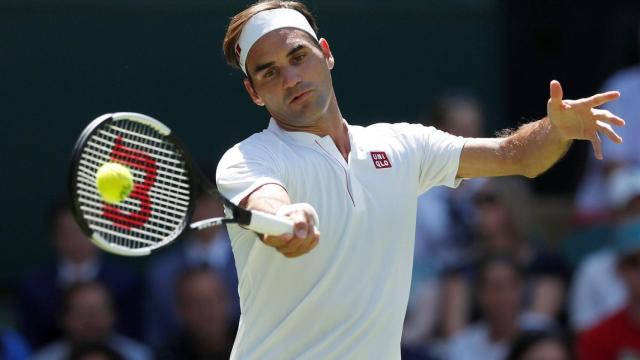 Federer+Uniqlo+Reuters