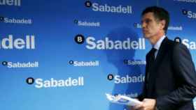 Sabadell descarta la venta de TSB pese a perder 26