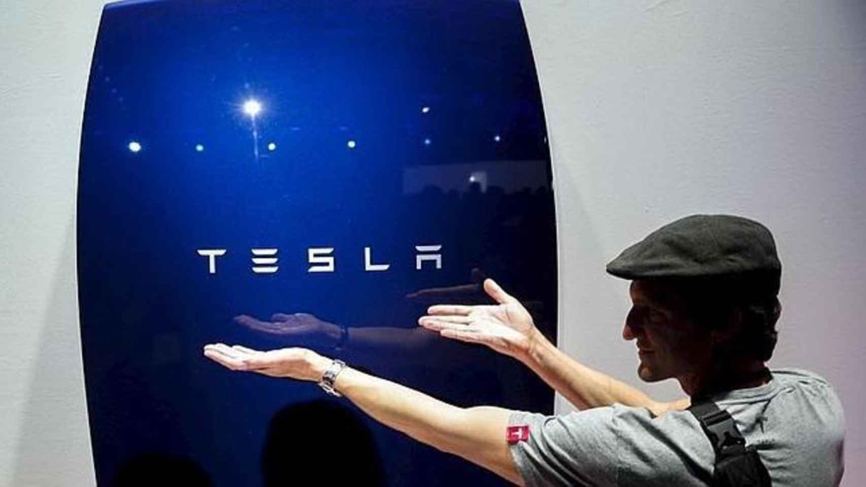 Musk afirma ahora que el fondo soberano saudí quiere sacar a Tesla de la bolsa