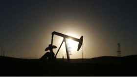 El petróleo Texas baja un 3% hasta los 65 dólares tras los inventarios de EEUU