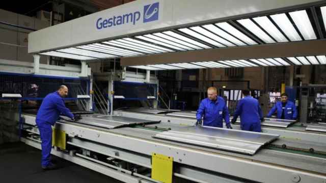 Detalle de una cadena de producción en una fábrica de Gestamp.