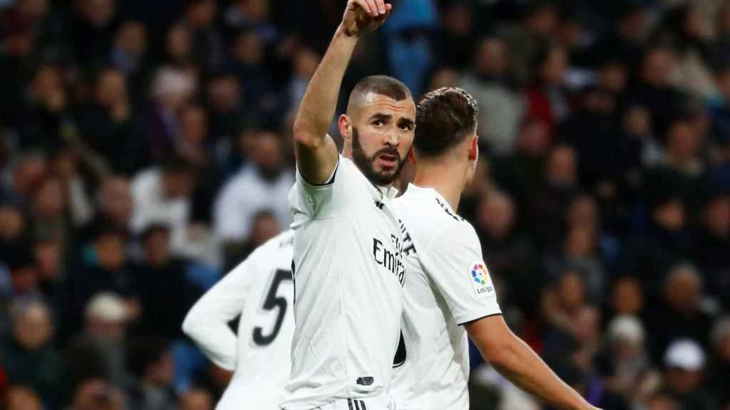 Karim Benzema celebra el primer gol al Rayo Vallecano