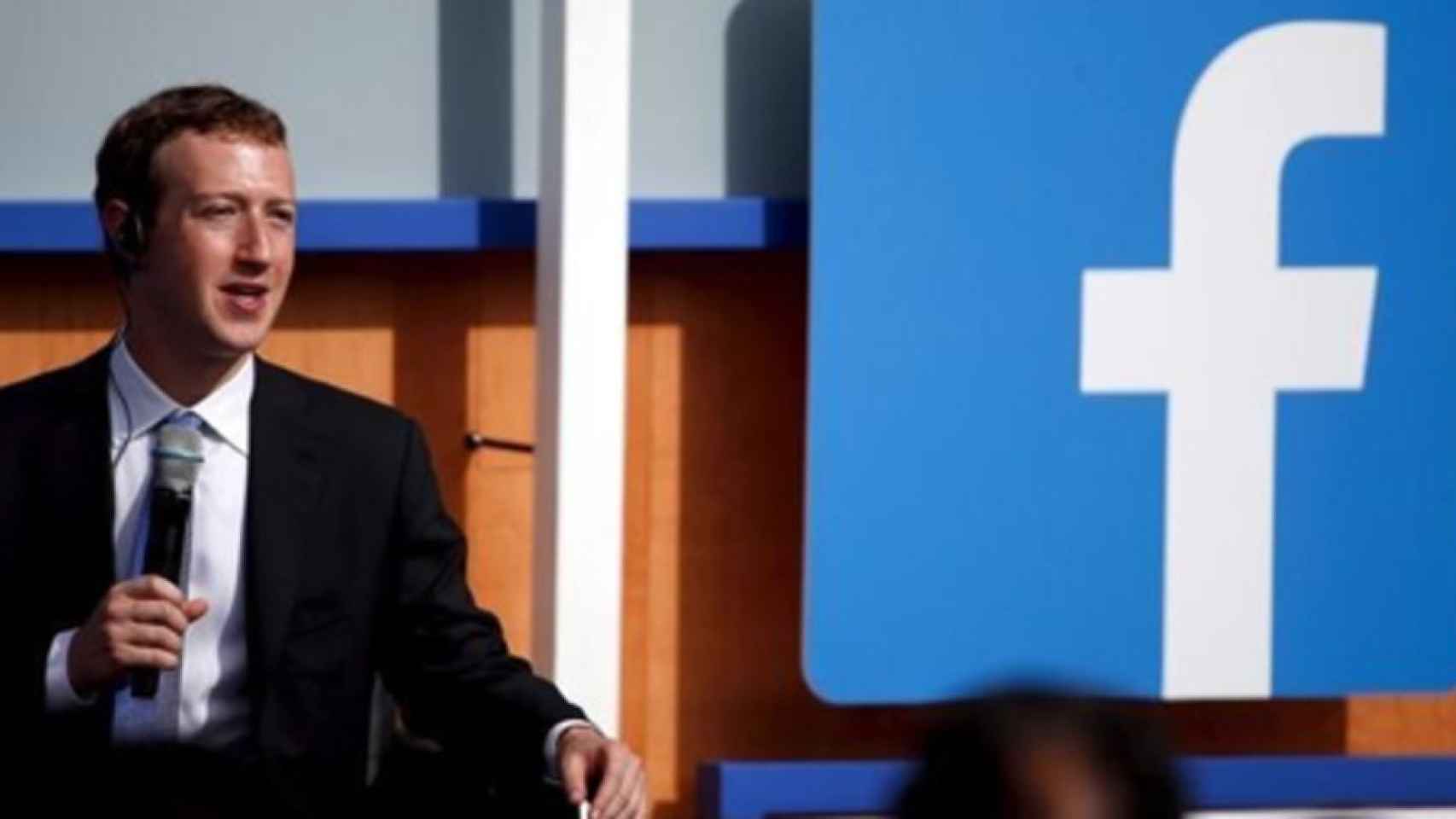 Zuckerberg cede y comparecerá ante el Congreso de EEUU por la filtración de datos
