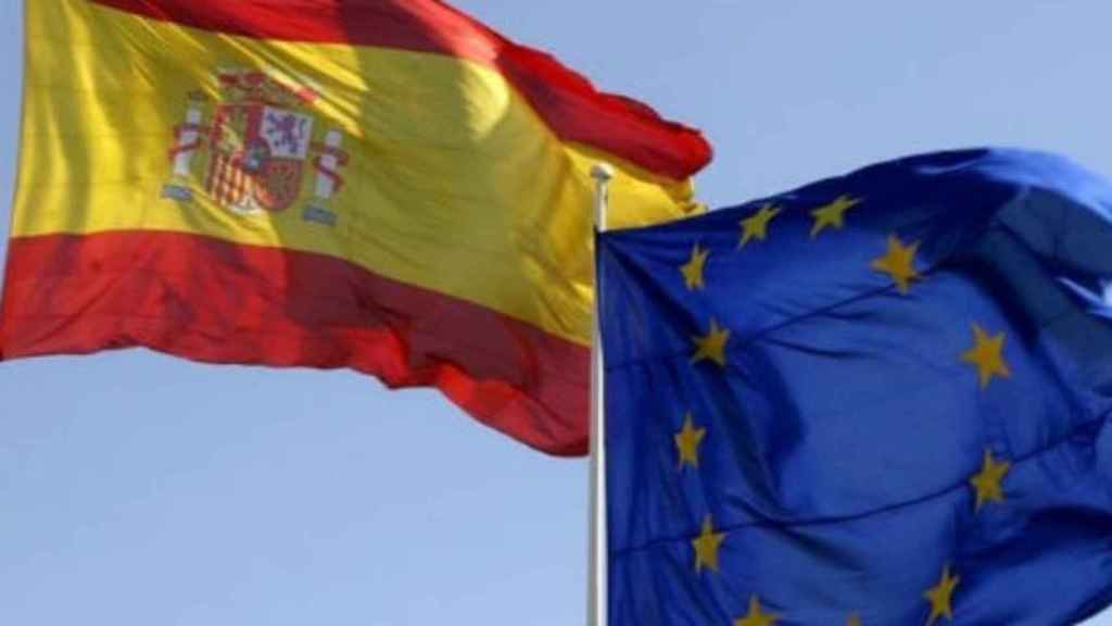 Banderas española y europea.