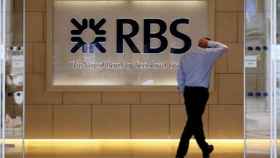 Las acciones del RBS bajan un 5% en Londres tras la venta de un 7,7% del Gobierno