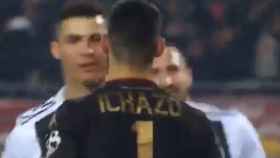 Cristiano Ronaldo celebra su gol chocándose con el portero rival