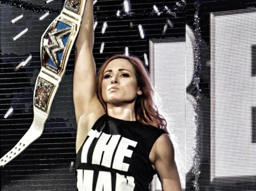 Becky Lynch con el campeonato femenino de Smackdown Live