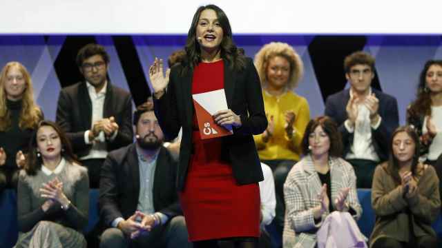 Arrimadas en el acto de presentación de la campaña del candidato a la alcaldía de Barcelona, Manuel Valls.