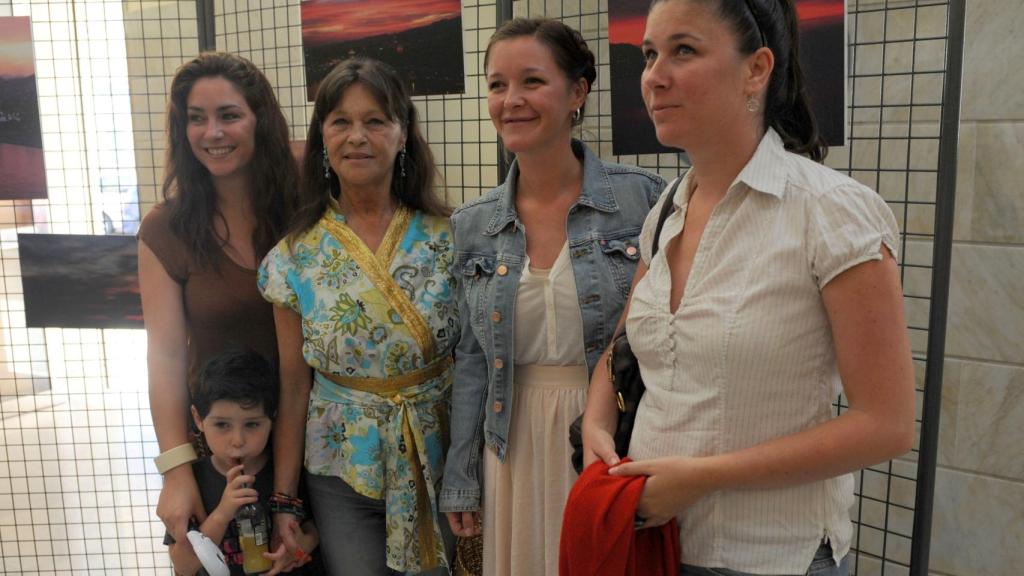 Marisol y sus tres hijas: Celia, Tamara y María.