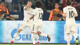 Gareth Bale celebra su gol con Marcelo durante la semifinal del Mundial de Clubes