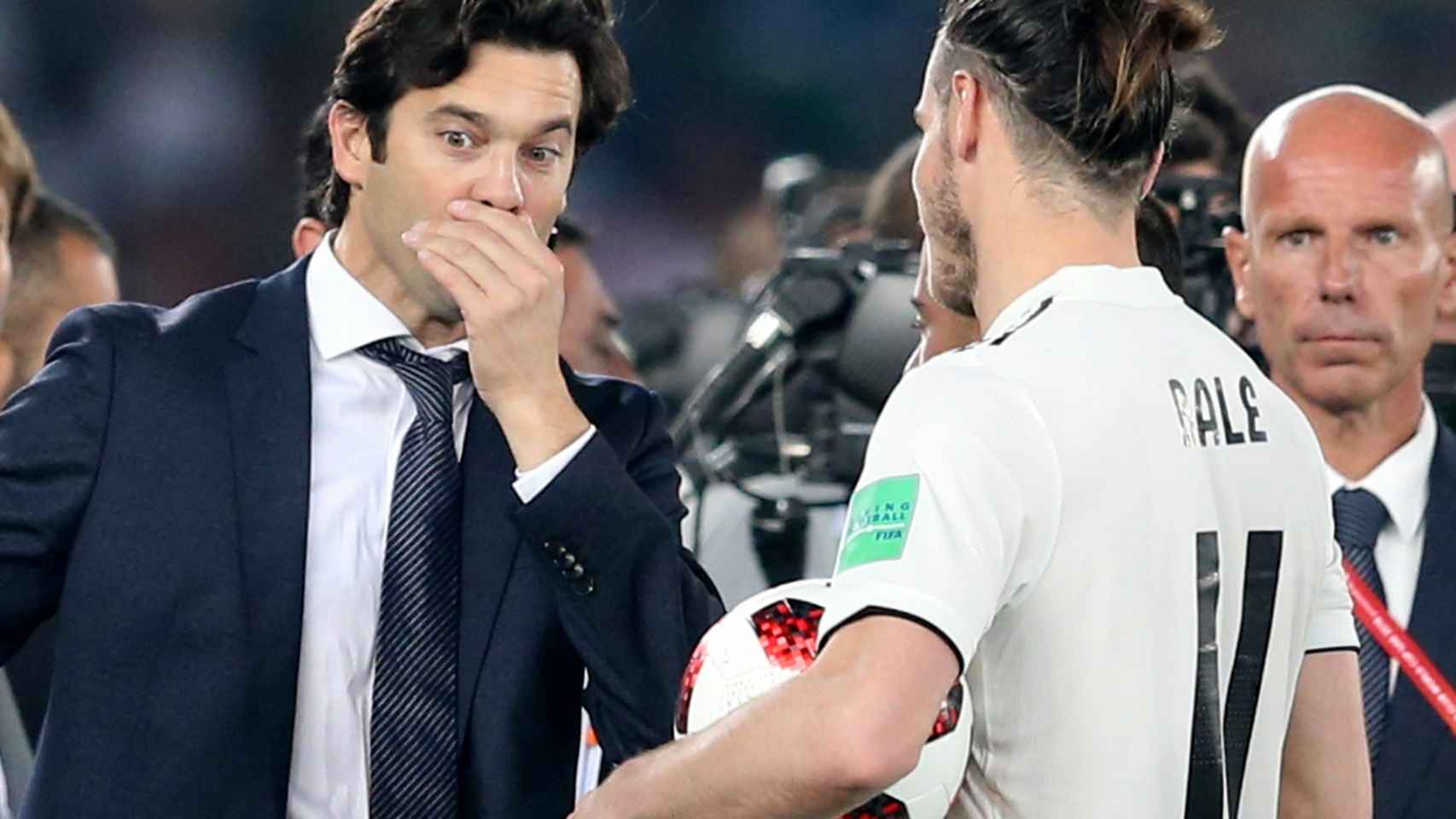 Solari dialoga con Bale en el Mundial de Clubes