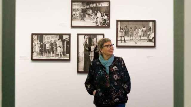 Muere Joana Biarnés, la fotoperiodista española que se coló en el avión de los Beatles