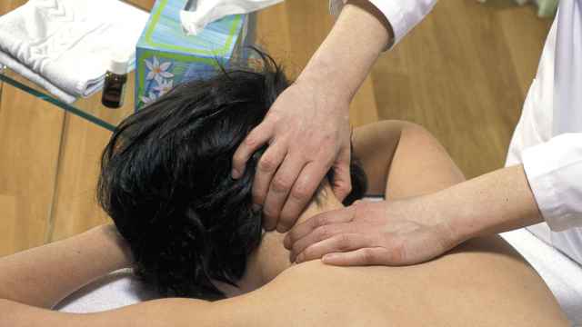 Imagen de un tratamiento de fisioterapia en el cuello.