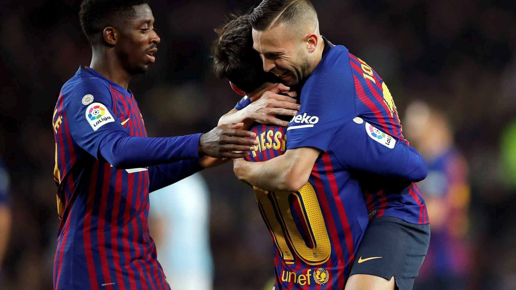 Dembélé, Messi y Jordi Alba celebran un gol al Celta
