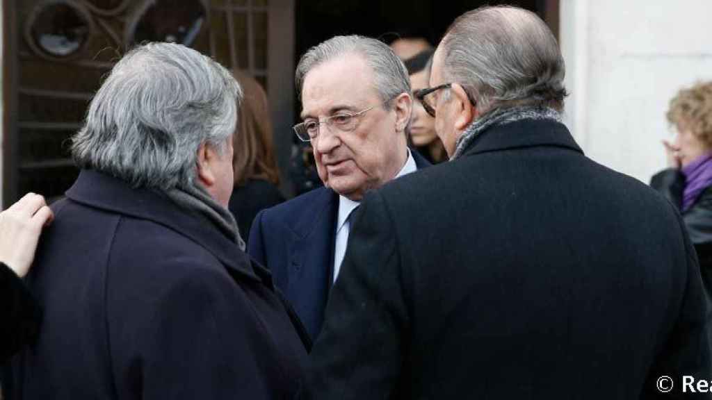 Florentino Pérez acudió al entierro de Ángel Luis Heras. Foto: Twitter (@realmadrid)