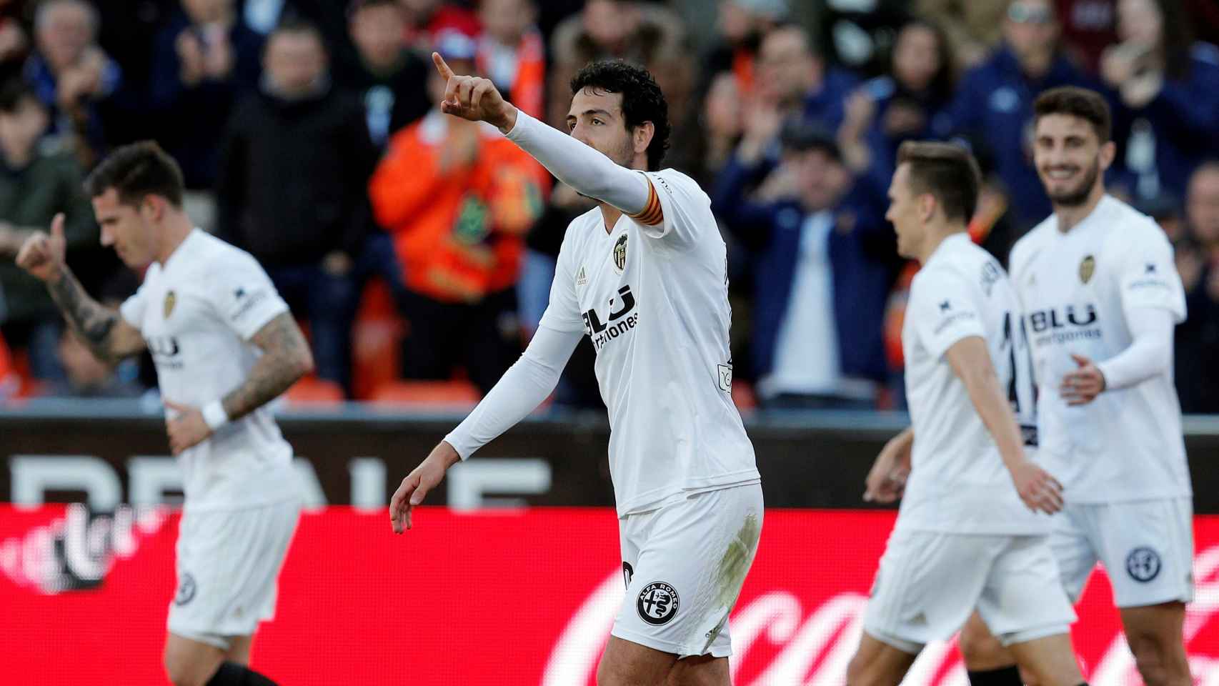Parejo celebra su gol en el Valencia - Huesca