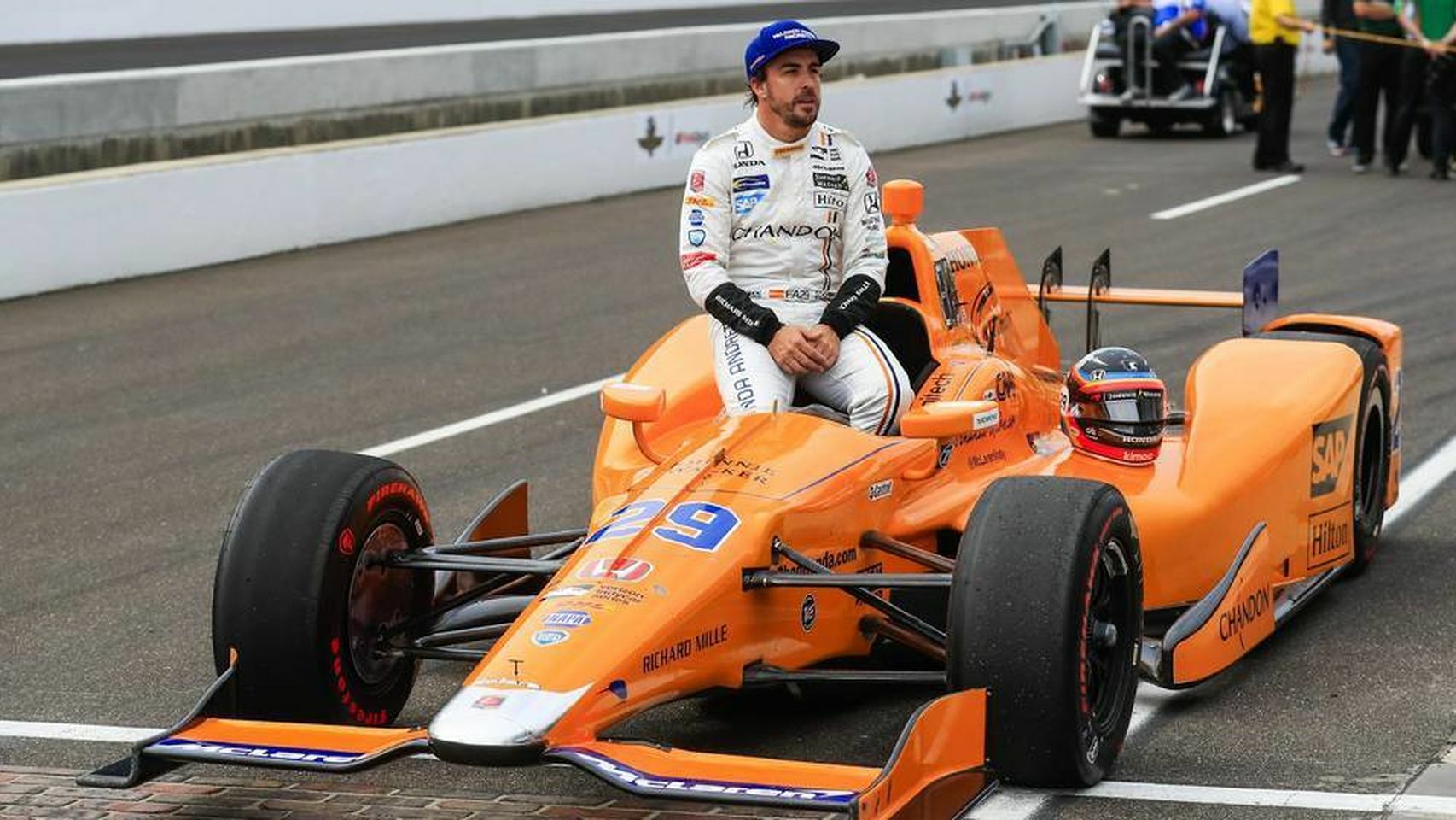 Fernando Alonso y su vehículo en la Indycar