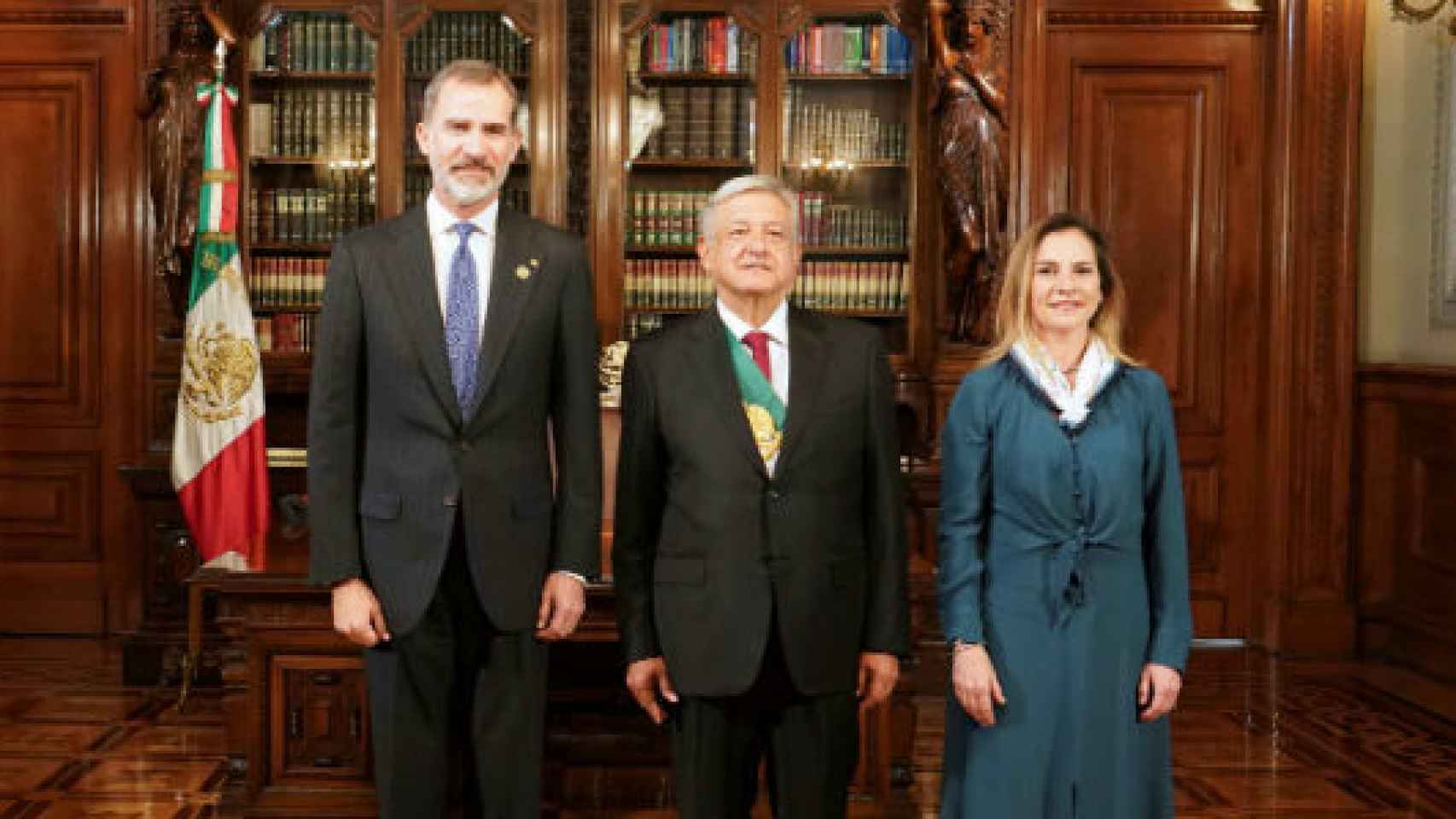 El rey Felipe VI, el presidente de México López Obrador y su esposa Beatriz Gutiérrez.