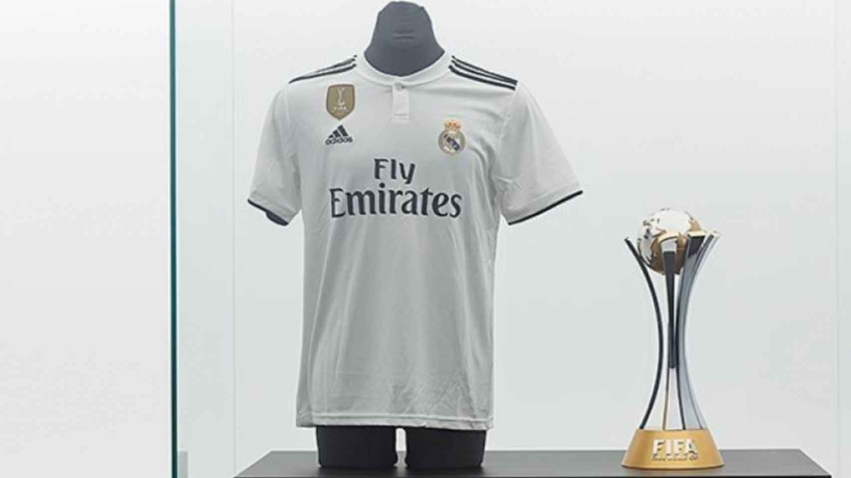 El trofeo del Mundial de Clubes ya está en el Tour del Santiago Bernabéu