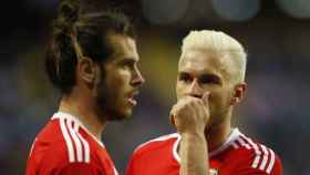 Bale y Ramsey con la selección de Gales
