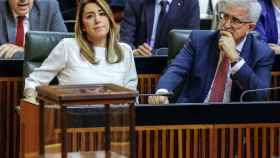 Susana Díaz y el vicepresidente de la Junta, Jiménez Barrios, en la sesión constitutiva del Parlamento.