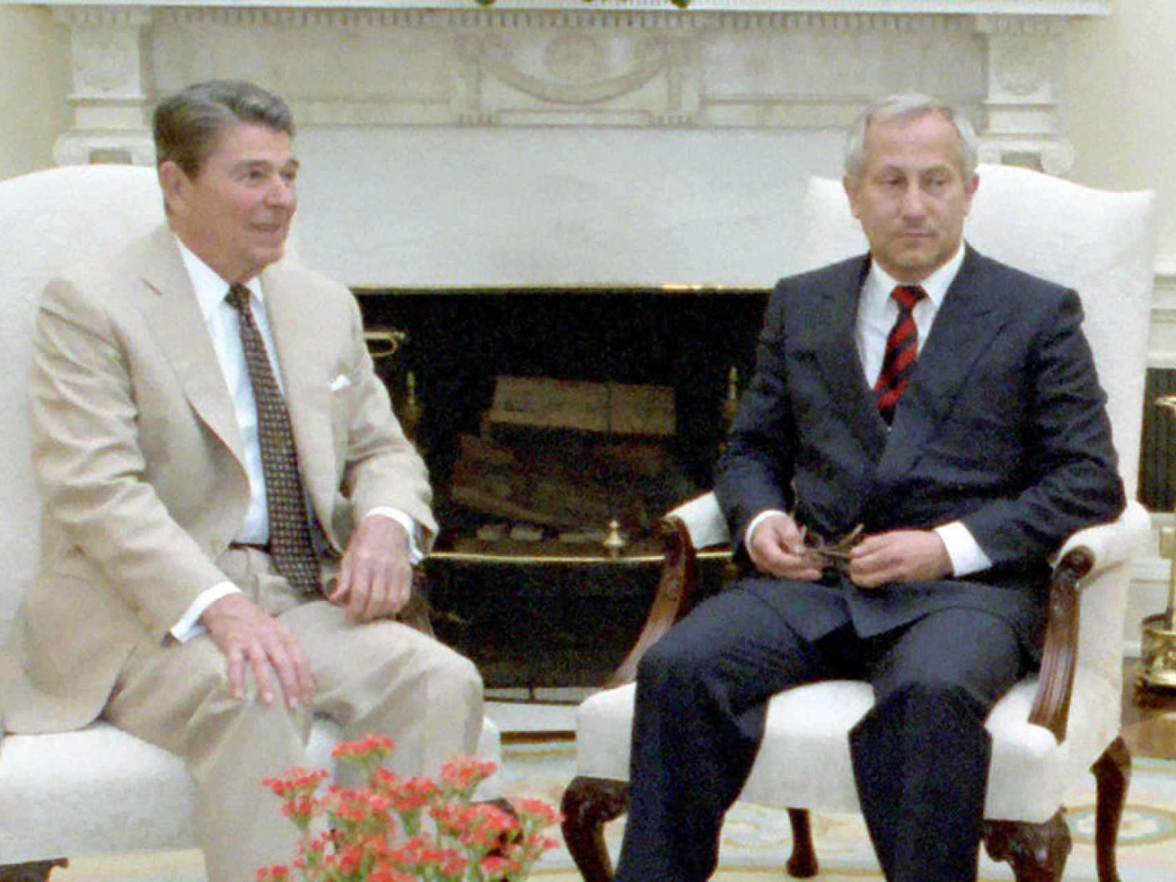 Ronald Reagan con el agente doble Oleg Gordievsky.