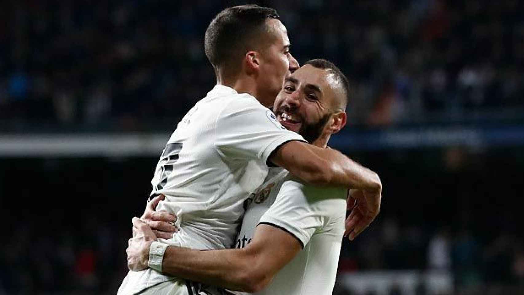 Benzema y Lucas Vázquez celebran un gol del Madrid