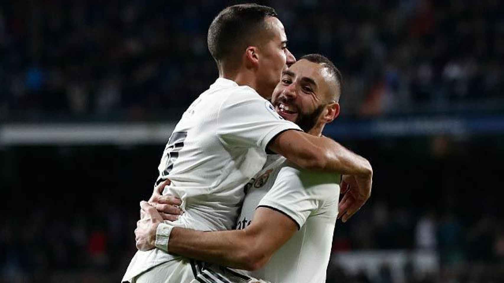 Benzema y Lucas Vázquez celebran un gol del Madrid