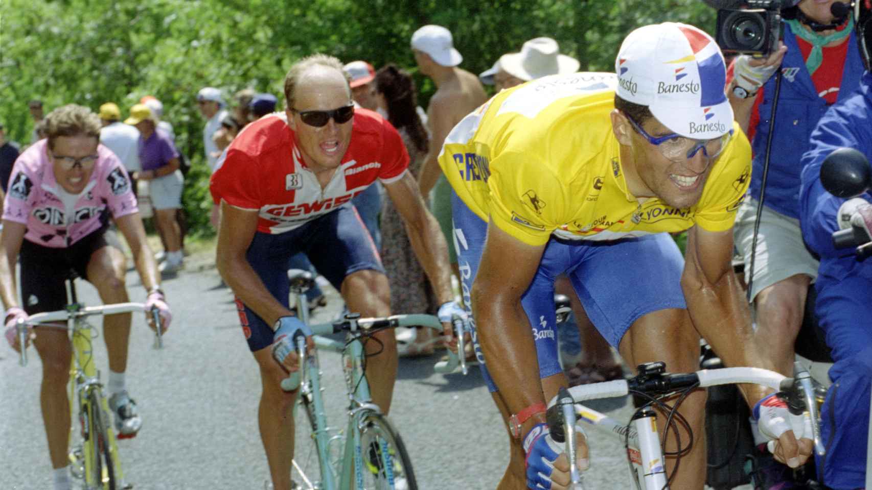 Miguel Induráin, durante una etapa del Tour de Francia