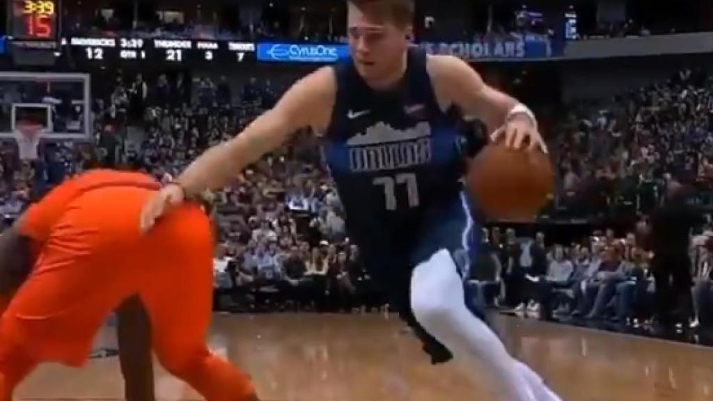 Luka Doncic entra a canasta tras dejar sentado a Paul George
