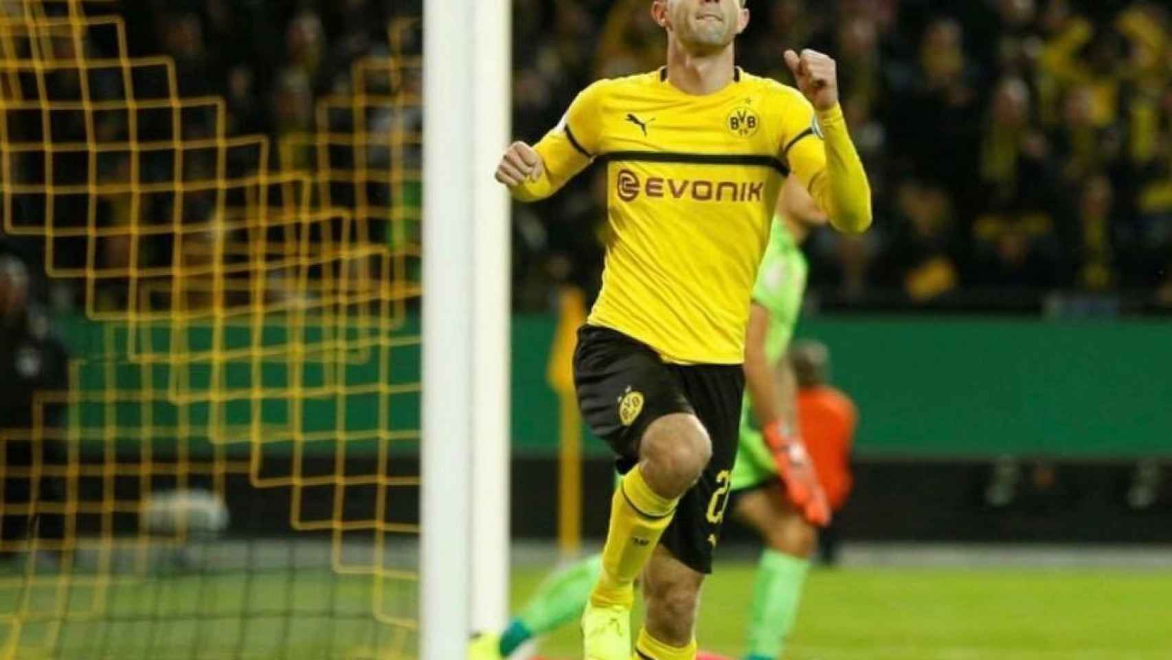 Pulisic durante un partido con el Borussia Dortmund. Foto: Twitter (@cpulisic_10)