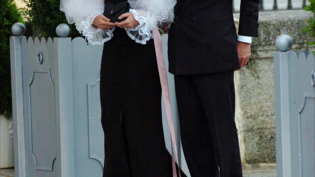 Carolina de Mónaco y Ernesto de Hannover en la cena de gala en el Palacio de El Pardo, un día antes de la boda de Felipe y Letizia.