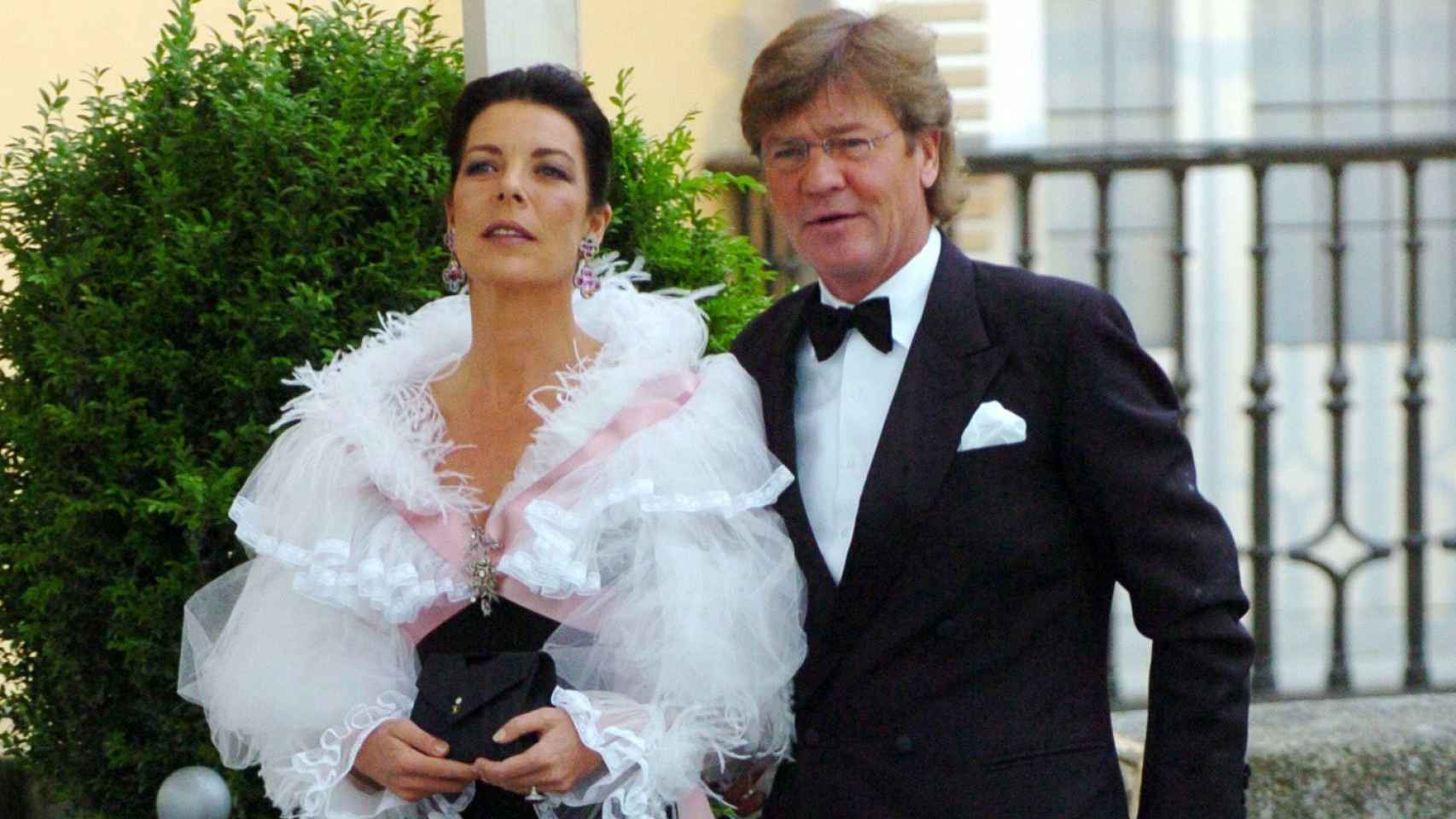 Carolina de Mónaco y Ernesto de Hannover en la cena de gala en el Palacio de El Pardo, un día antes de la boda de Felipe y Letizia.