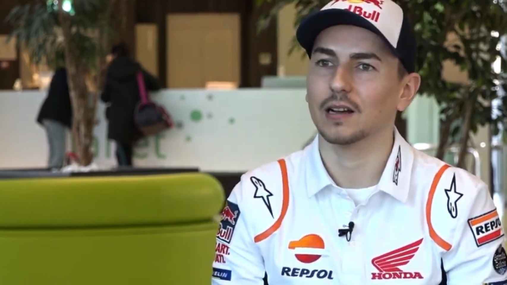 Jorge Lorenzo, piloto de MotoGP,  en su primera entrevista con Repsol Honda. Foto: boxrepsol.com