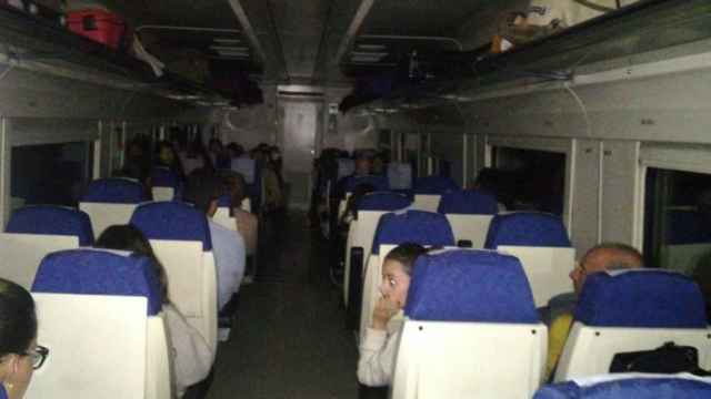 Un tren extremeño averiado con 180 pasajeros en mitad de la noche.