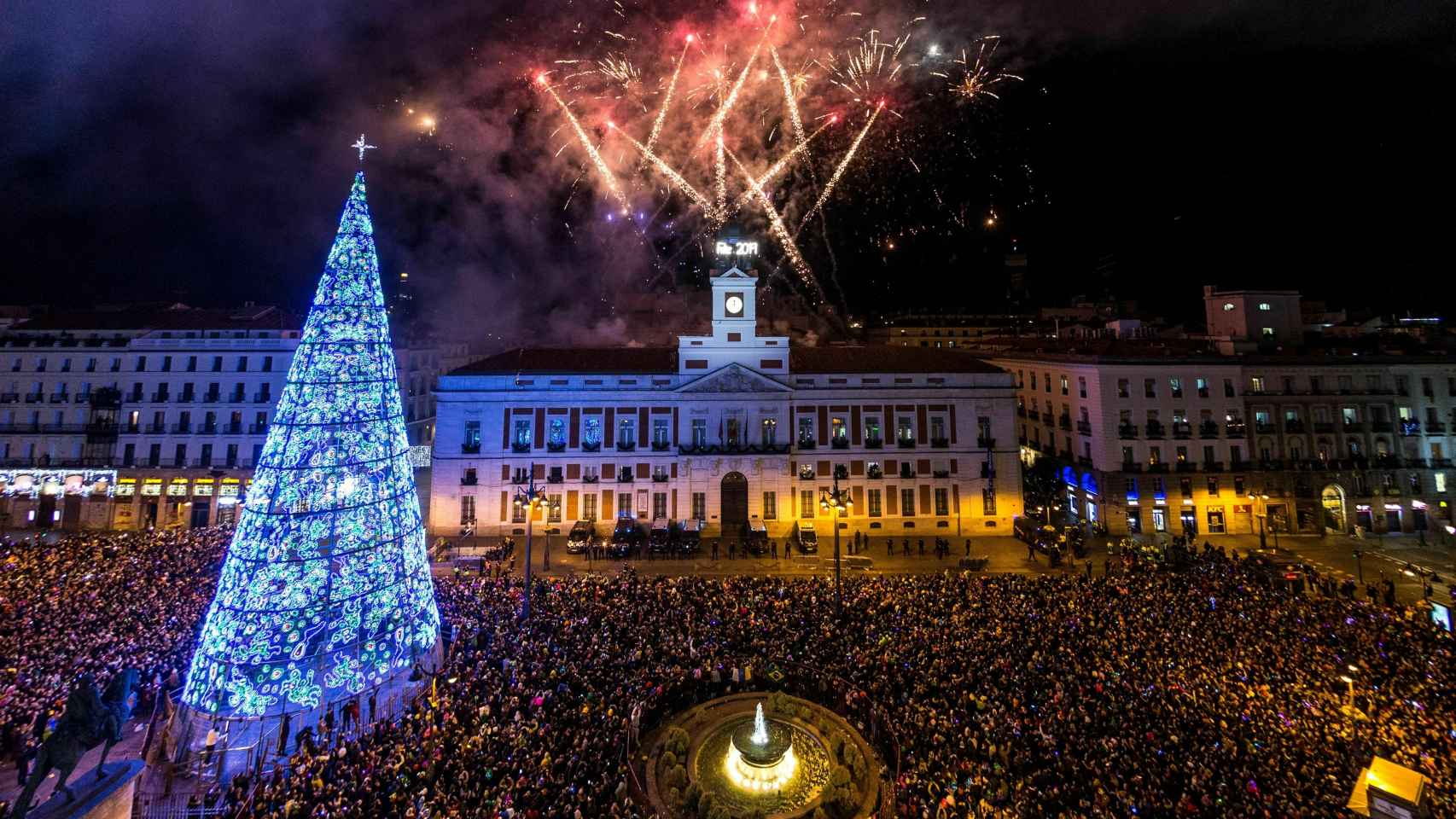 20.000 personas se congregaron en la Puerta del Sol en Madrid esta Nochevieja.