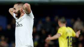 Karim Benzema se lamenta de una ocasión fallada