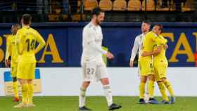 Los jugadores del Villarreal celebran el gol del empate de Santi Cazorla