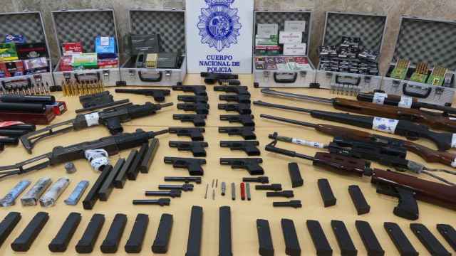 Armas y piezas de armamento intervenidas recientemente por la Policía en Sevilla.