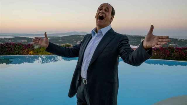 Toni Servillo como Berlusconi en la película.