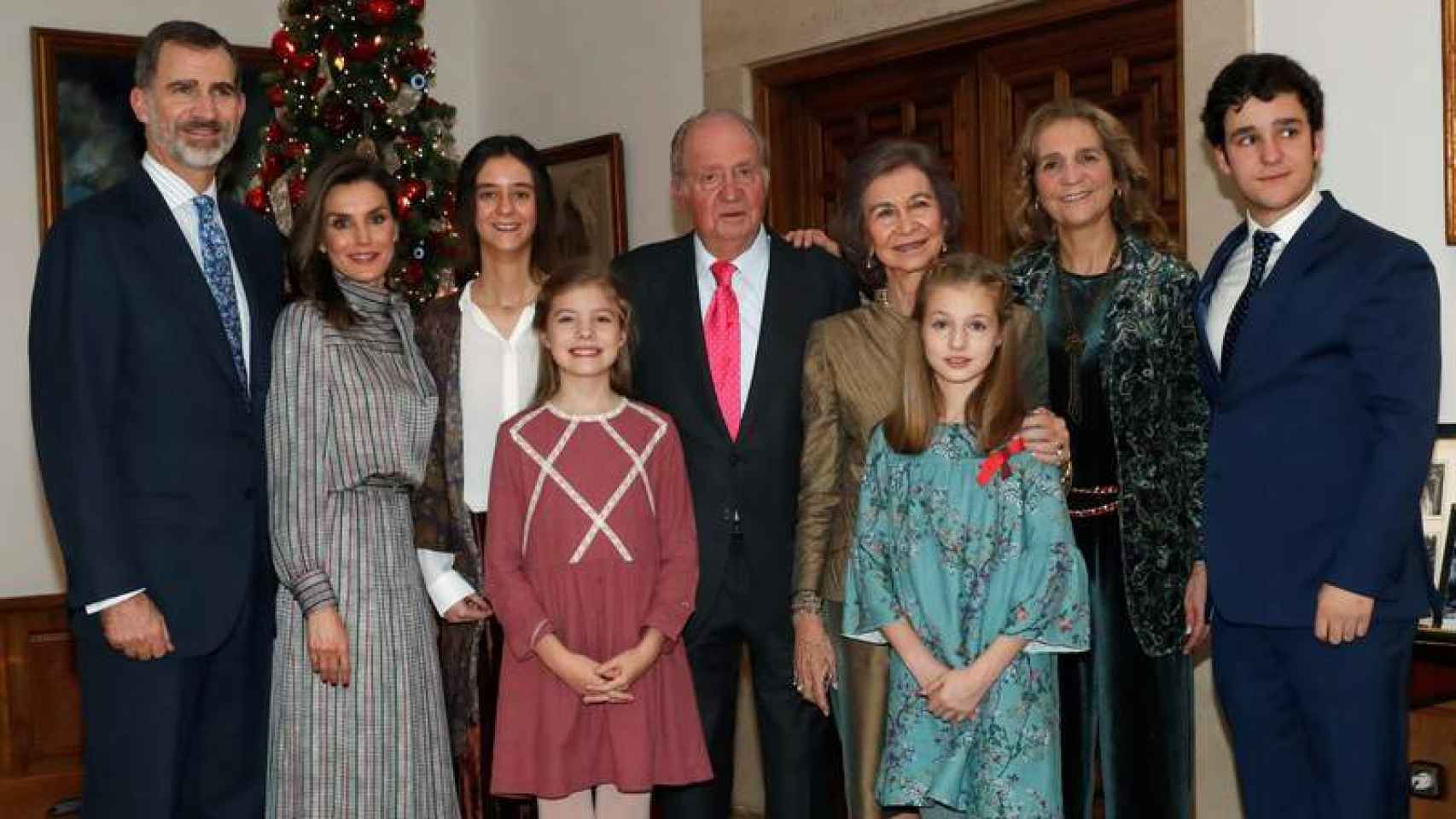 La Familia Real, excepto la infanta Cristina, Iñaki Urdangarin y sus hijos, en el 80 cumpleaños del rey Juan Carlos.