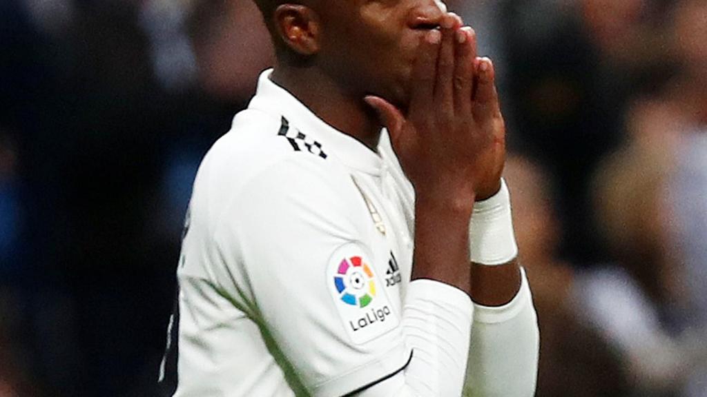 Vinicius se lamenta de una ocasión fallada ante la Real Sociedad