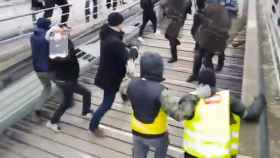 Un boxeador defiende a los 'chalecos amarillos' de la Policía