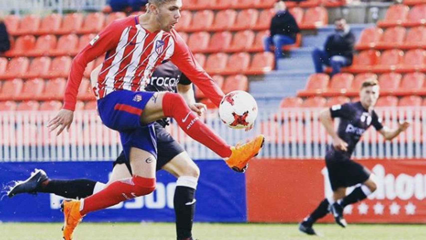 Schiappacasse en un partido con el filial del Atlético. Foto: Instagram (@nico.schiappacasse)
