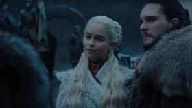 Emilia Clarke da vida a Daenerys y Kit Harington a Jon Nieve.