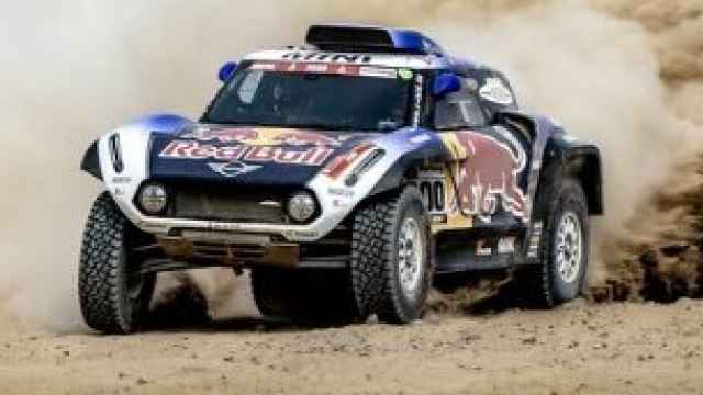 Carlos Sainz acaba segundo en la primera etapa del Dakar en coches