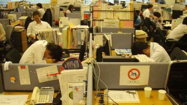 Japón se duerme en los laureles: las empresas, obligadas a facilitar las siestas a sus empleados