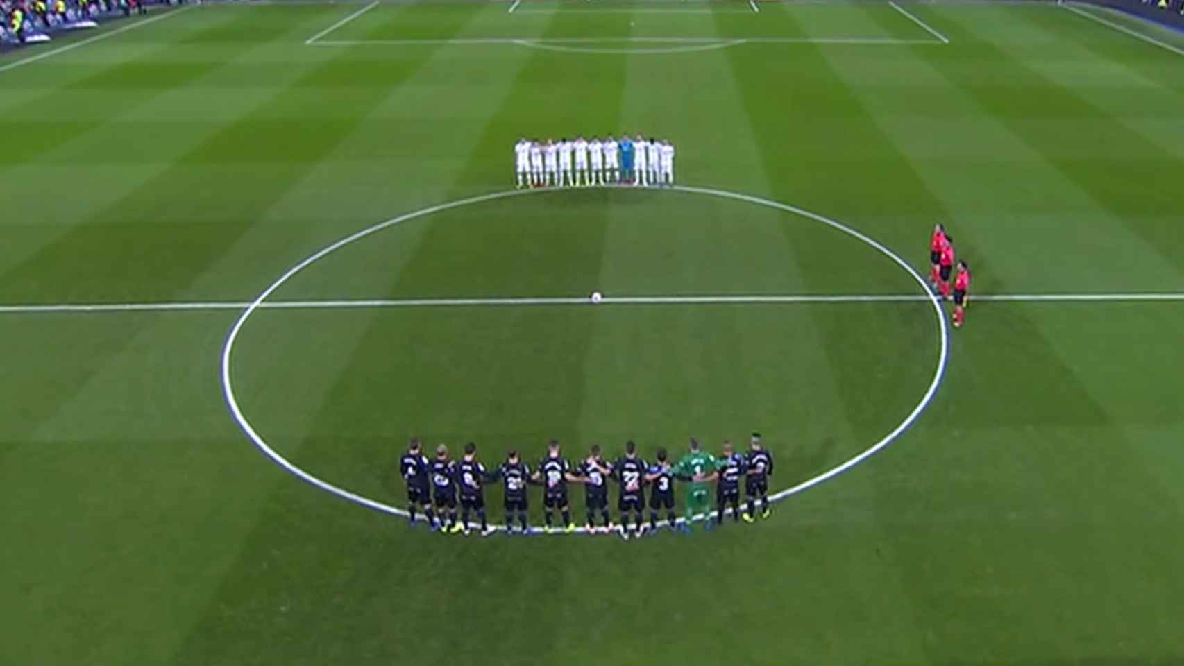 Minuto de silencio por Juan Bautista Agüero en el Santiago Bernabéu
