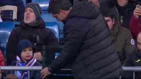 Mauricio Pellegrino sentado fuera del banquillo del Santiago Bernabéu