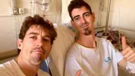 Adrián Lastra y su hermano en una imagen de redes sociales.
